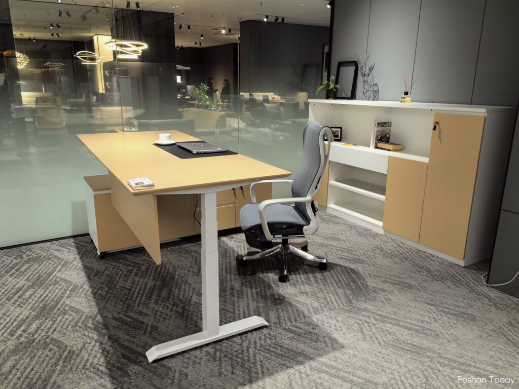 Office furniture and office chairs