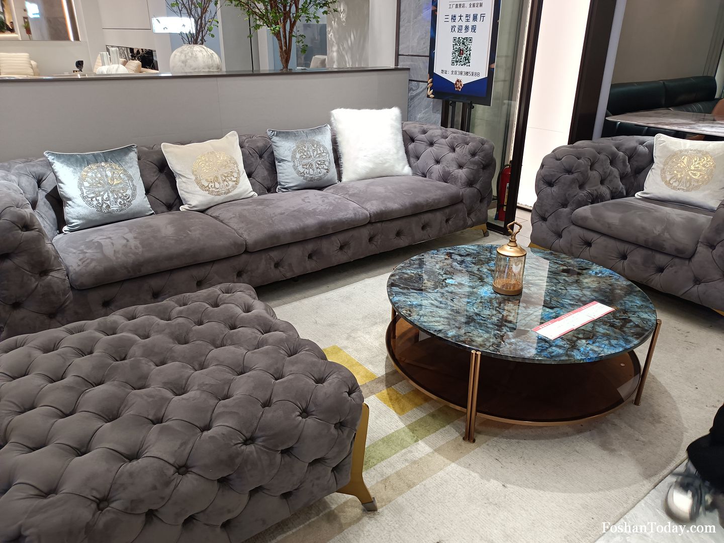 Read more about the article A Visit To a Modern Sofas Showroom In Foshan Market